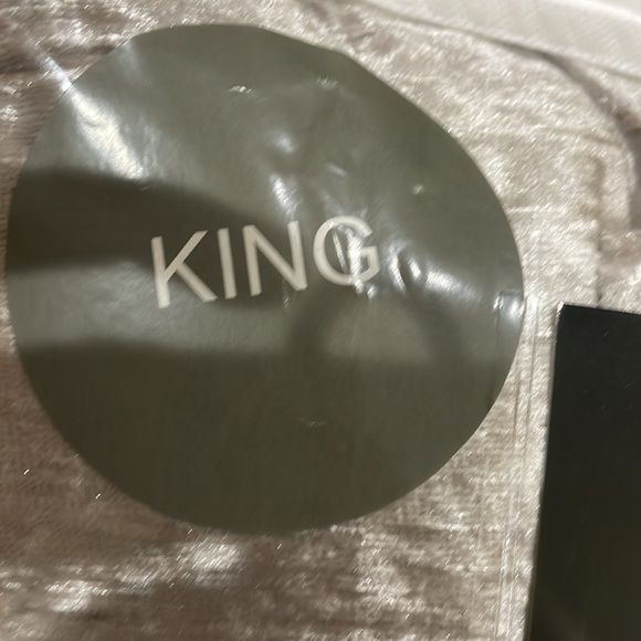 New never used king hallmart collectibles 7 piece comforter set silver suede - Picture 2 of 4